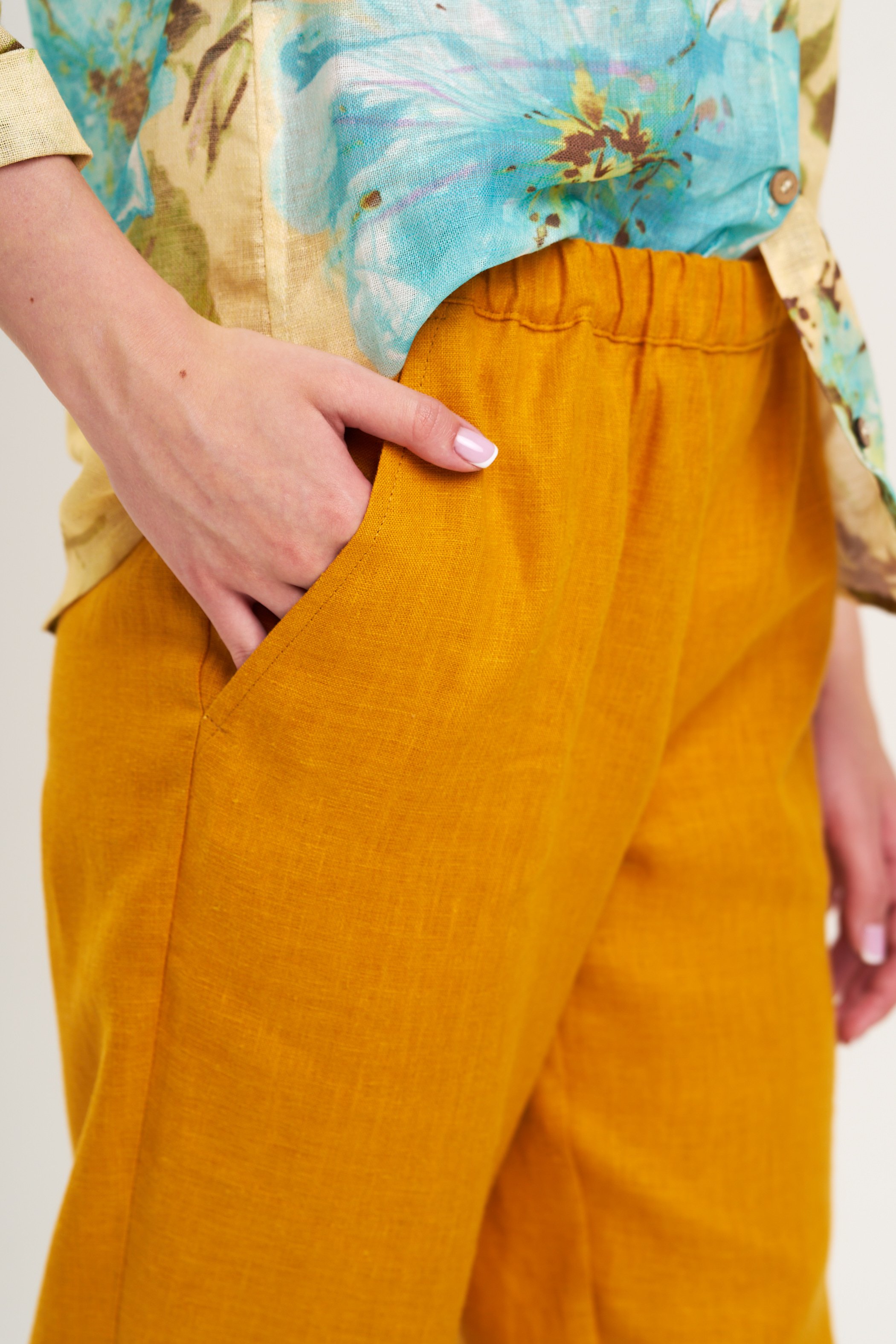 Women's Linen Narrowed Trousers